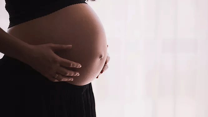 Représentation d'un massage de femme enceinte